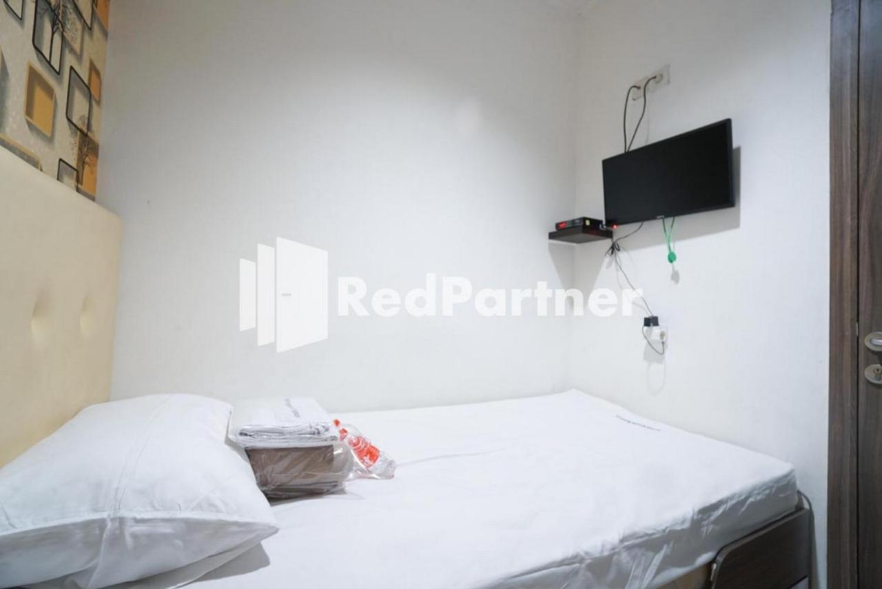 Eascot Hotel Mitra Reddoorz Jacarta Exterior foto