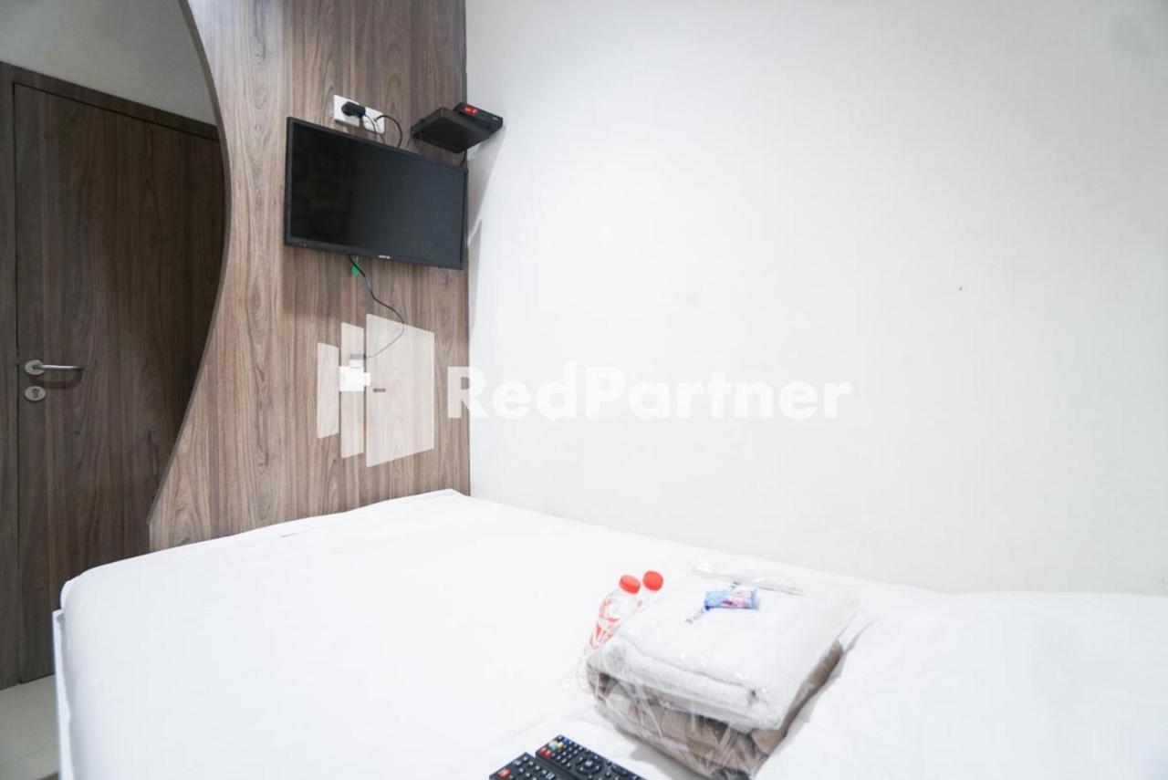 Eascot Hotel Mitra Reddoorz Jacarta Exterior foto