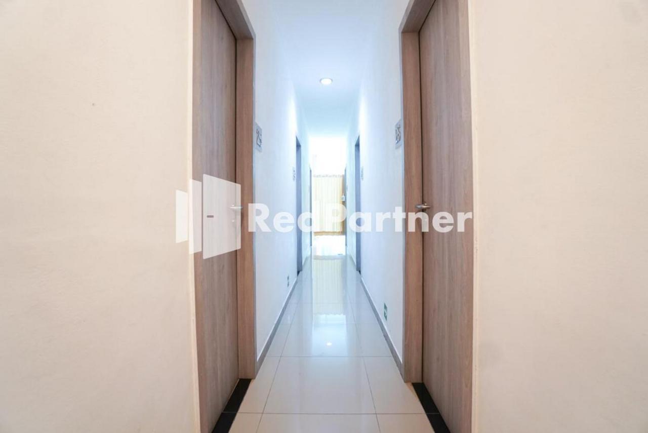 Eascot Hotel Mitra Reddoorz Jacarta Exterior foto