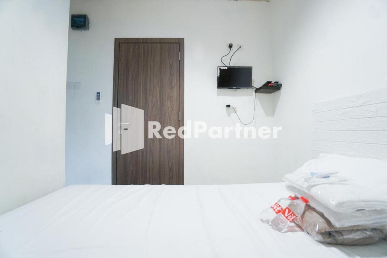 Eascot Hotel Mitra Reddoorz Jacarta Exterior foto