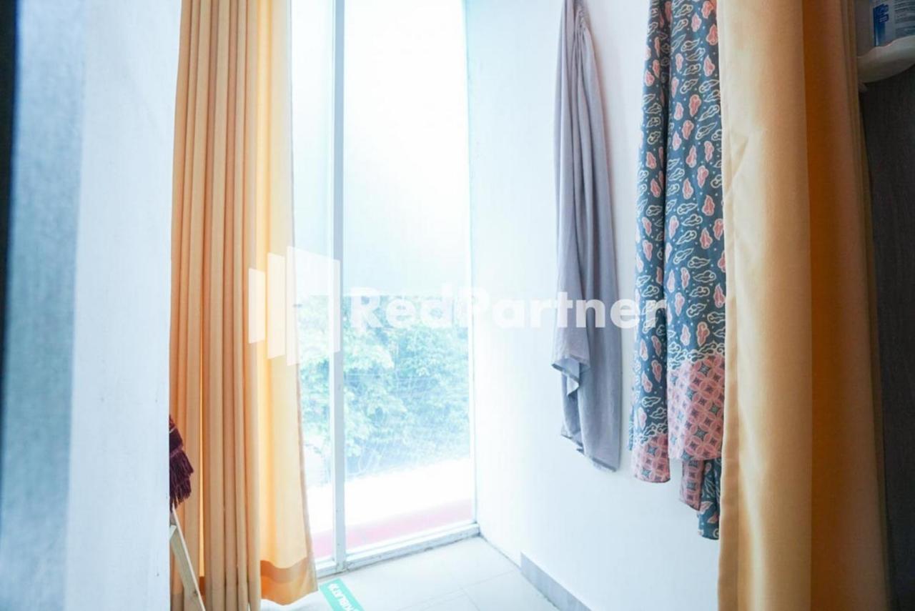 Eascot Hotel Mitra Reddoorz Jacarta Exterior foto