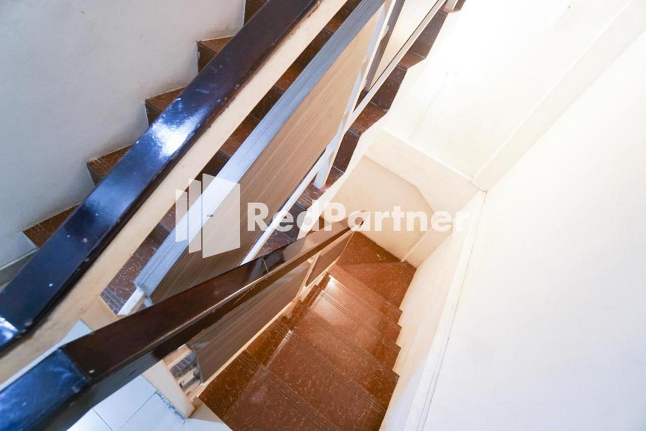 Eascot Hotel Mitra Reddoorz Jacarta Exterior foto