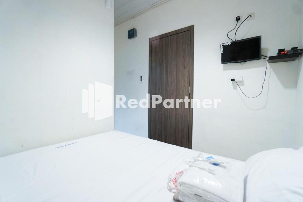 Eascot Hotel Mitra Reddoorz Jacarta Exterior foto
