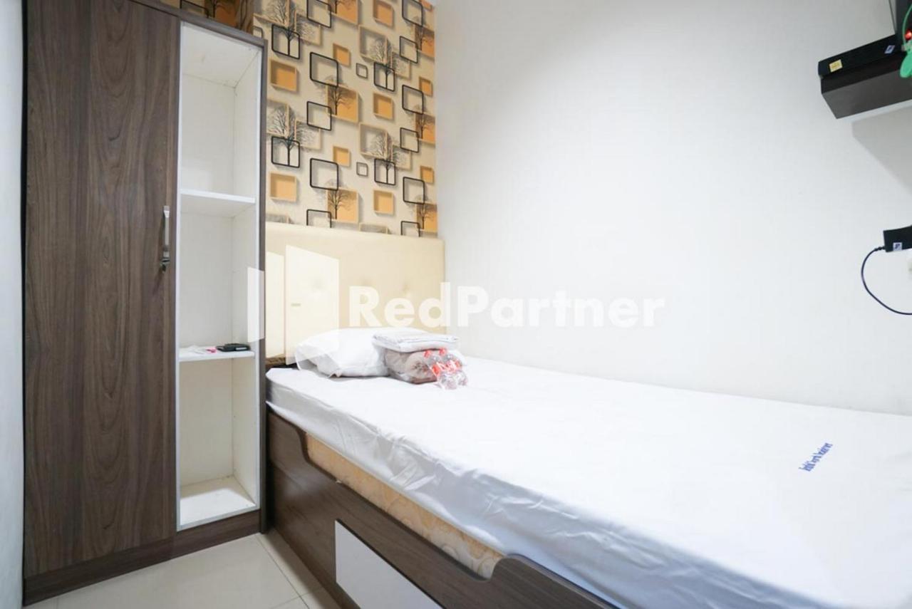 Eascot Hotel Mitra Reddoorz Jacarta Exterior foto