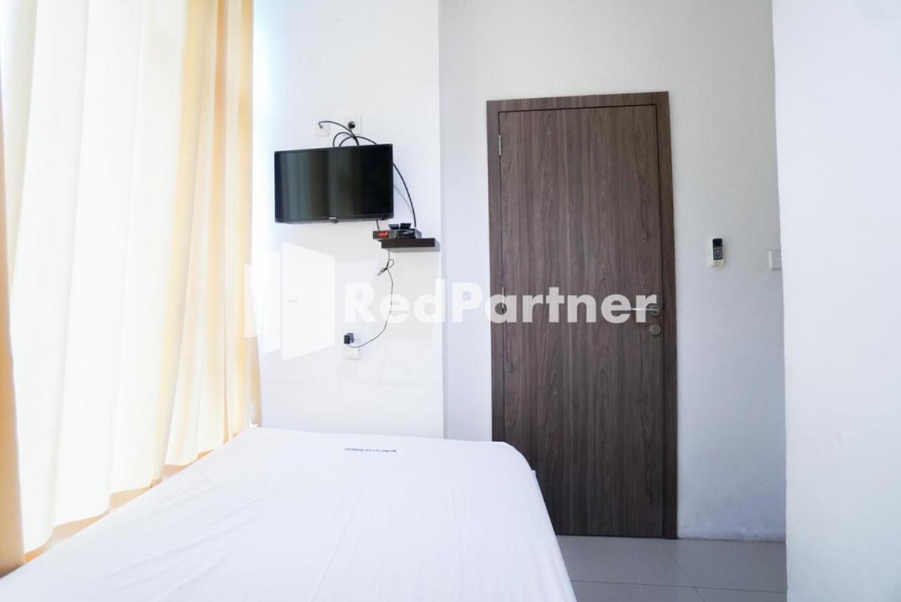 Eascot Hotel Mitra Reddoorz Jacarta Exterior foto