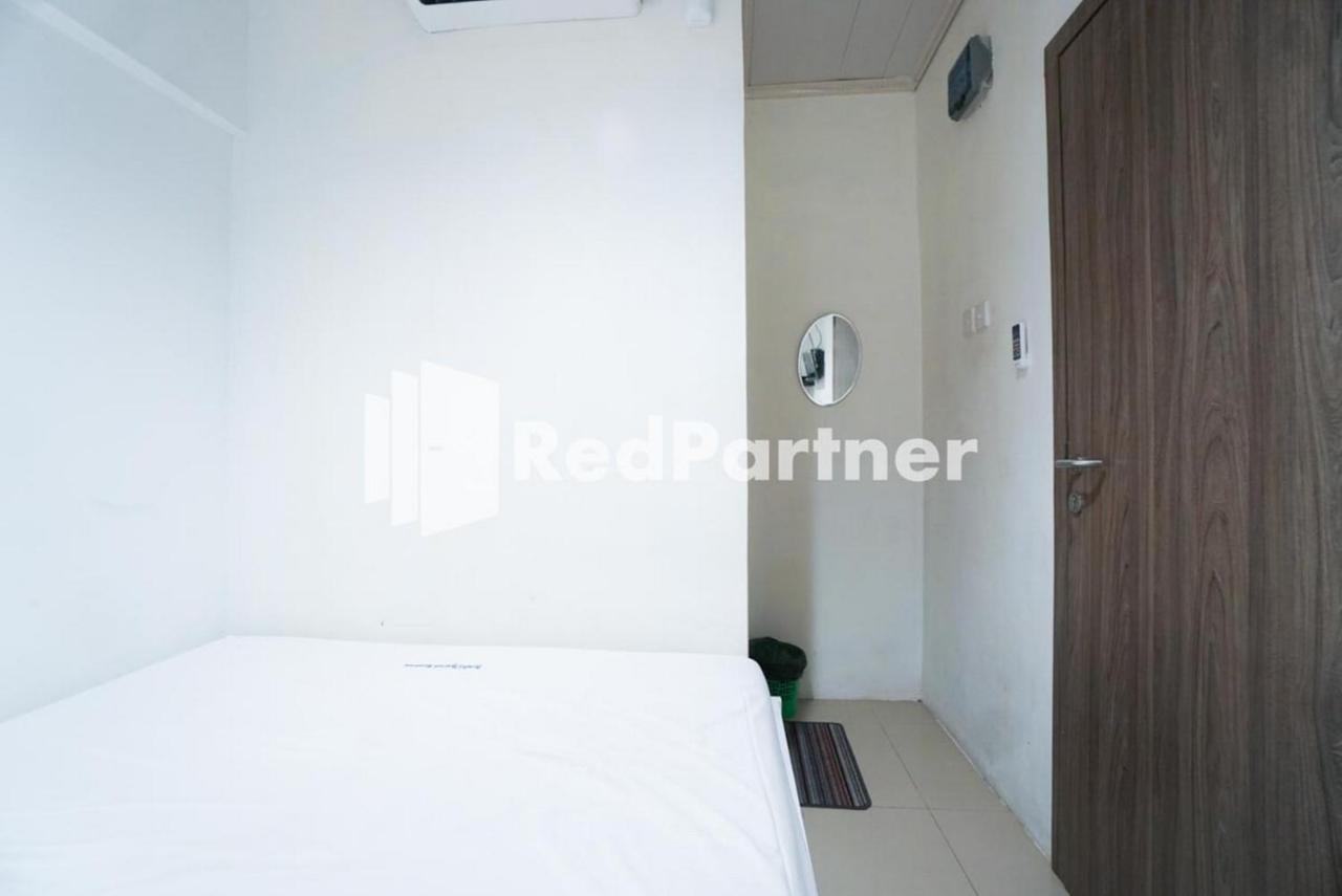 Eascot Hotel Mitra Reddoorz Jacarta Exterior foto